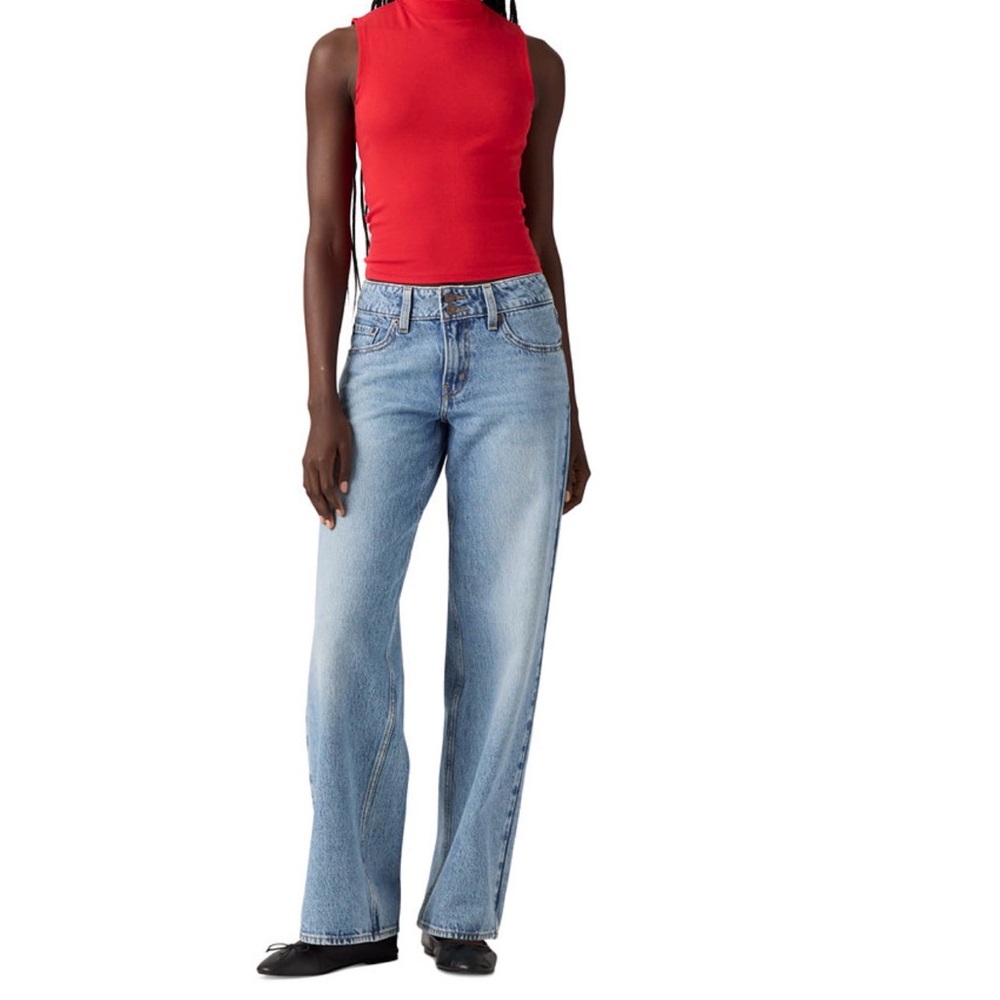 Levi's Women's Straight Leg Jeans in Light Blue Wash